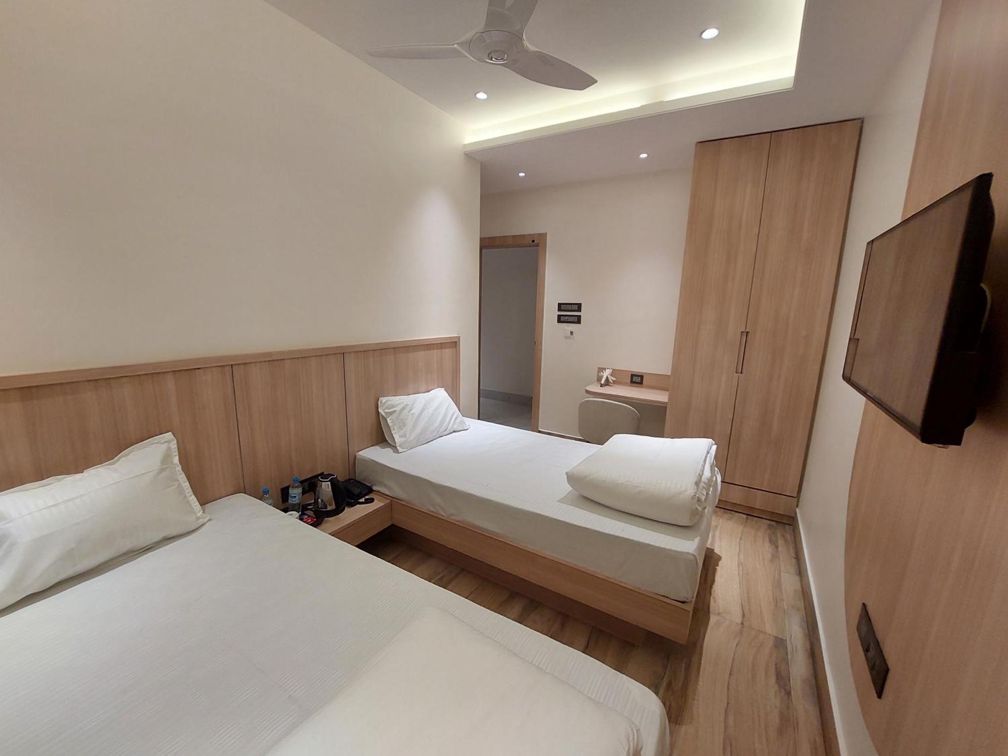 Rajasthani Dhani Hotel Khanapara Bagian luar foto